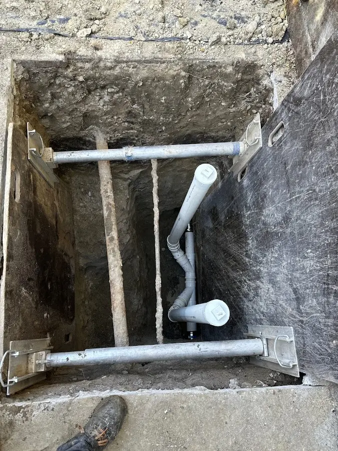 Experienced plumber completing Gas Line Repair work in Hubbard